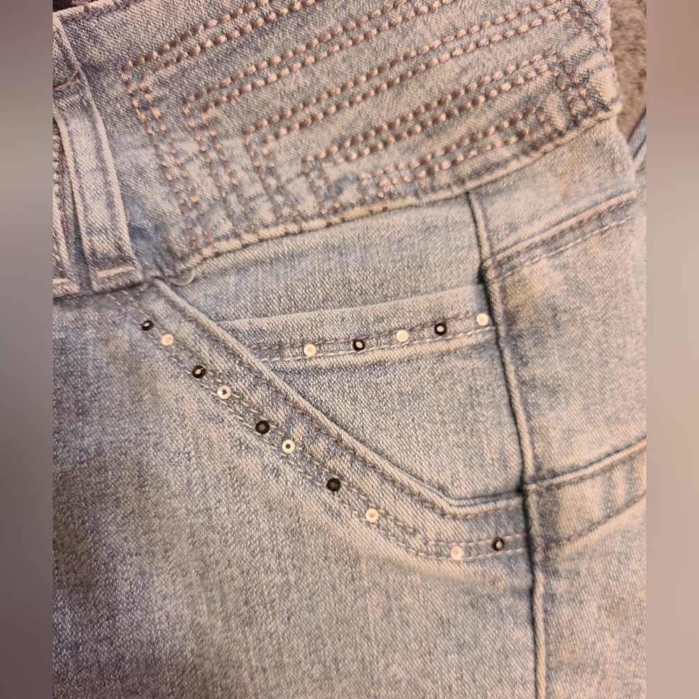 U-Turn Jeans - Picture 2 of 8